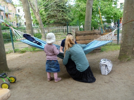 Kinder%20in%20H%C3%A4ngematte